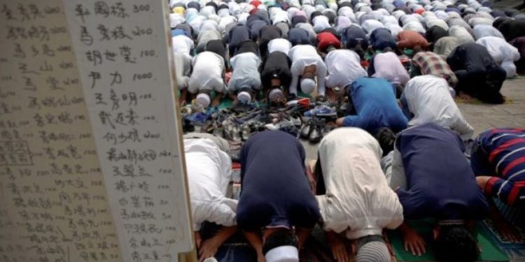 Laporan The Guardian Cina  Hancurkan Puluhan Masjid di  